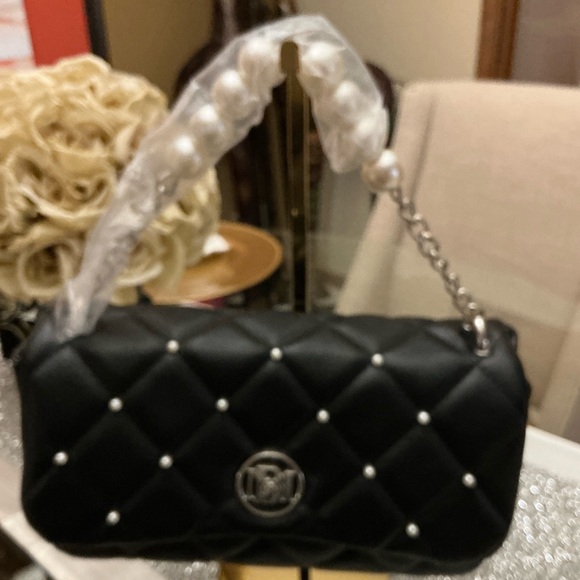 Badgley Mischka Handbags - Badgley Mischka Pearl/Chain Handle Vegan Leather Handle Bag